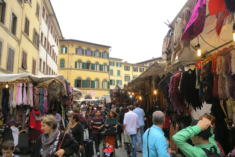 Shopping-in-Florence-San-Lorenzo-market